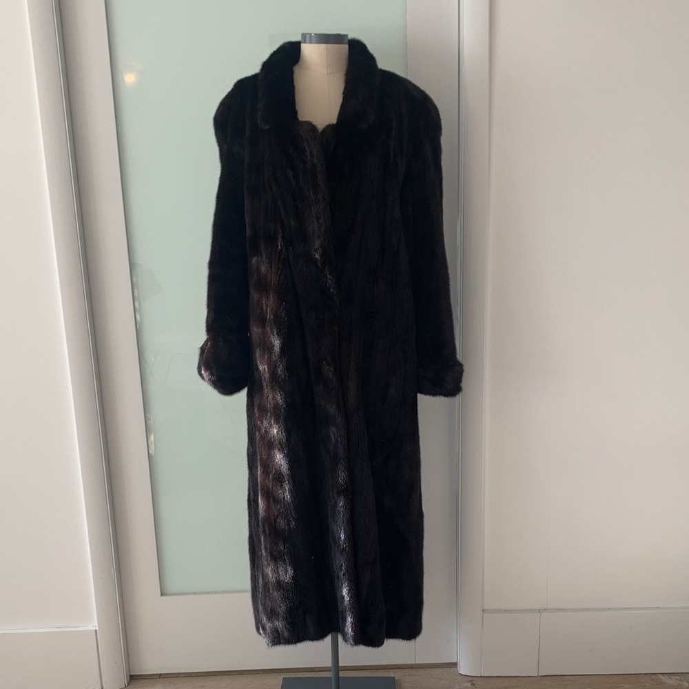 Bloomingdale’s  Vintage Elegant Dark Brown Mink Fur Coat, Size 12